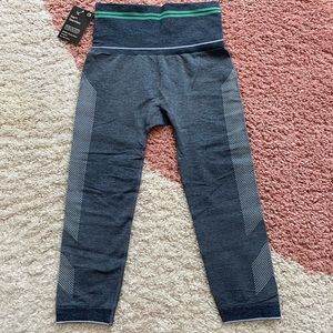 NWT Gap High Rise Fitted Motion Leggings - M